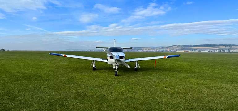 Zážitkový let lietadlom ROCKWELL COMMANDER 114 pre až 3 osoby