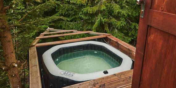 Lietadlo v lese - netradičné ubytovanie s neobmedzeným vstupom do sauny a vírivky/Spišské Bystré