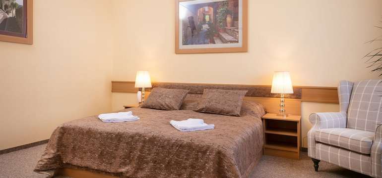 V hoteli Aquasol Resort**** nájdete Premium izby s king size posteľou, Wi-Fi, TV a minibarom