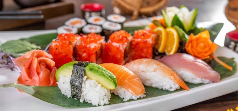 Sushi set vo Việt Phố