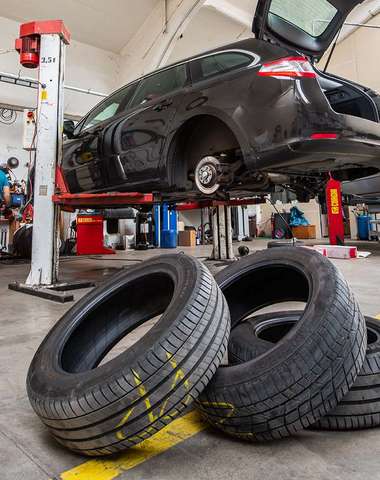 Pneuservis Autogarnet ponúka prezutie alebo prehodenie pneumatík a ďalšie služby