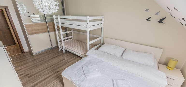 Ubytovanie  v 28 moderne zariadených, dvojlôžkových apartmánoch v 3 kategóriách