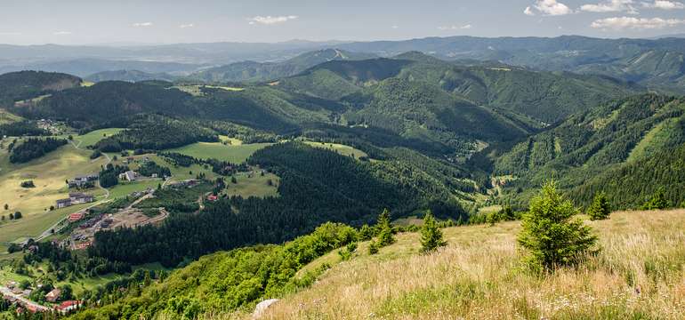Donovaly sú známe po celom stredisku najmä vďaka letnej turistike a zimným športom