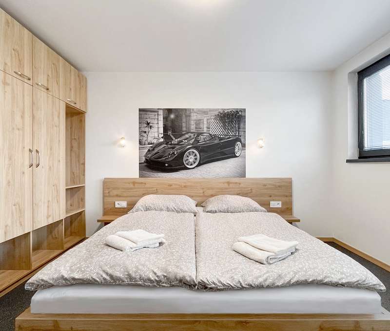 Pobyt v Double Red Cars Hotel***