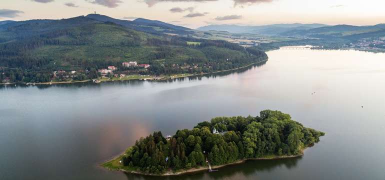 Oravská priehrada leží len 5 km od hotela Roháč***