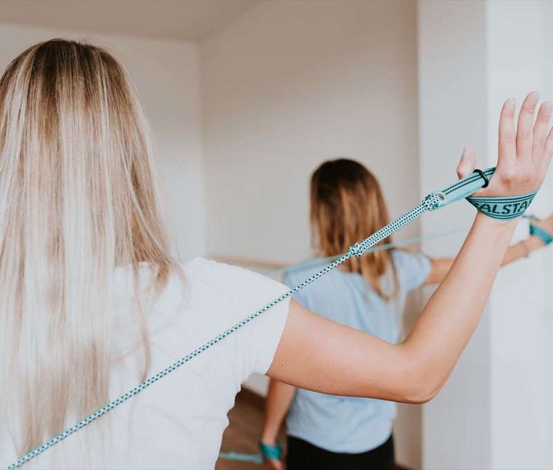 Úlohou je naučiť klienta využiť tie svalové skupiny, ktoré sú pri danom pohybe potrebné