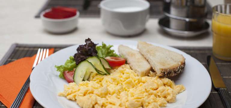 Snídaně formou bufetových stolů v Mediterran Hotelu Budapest****