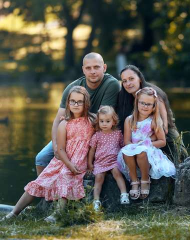 Profesionálne rodinné fotenie v exteriéri s fotografom Petrom Radváni