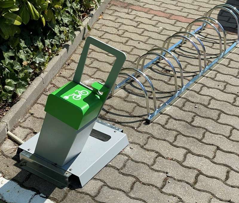 V okolí sa nachádza veľa cyklotrás a aj možnosť prechodu do Rakúska