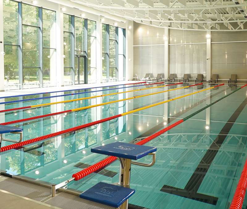 Plavecký bazén s dĺžkou 25 m, počet plaveckých dráh 6, šírka plaveckej dráhy 2 m