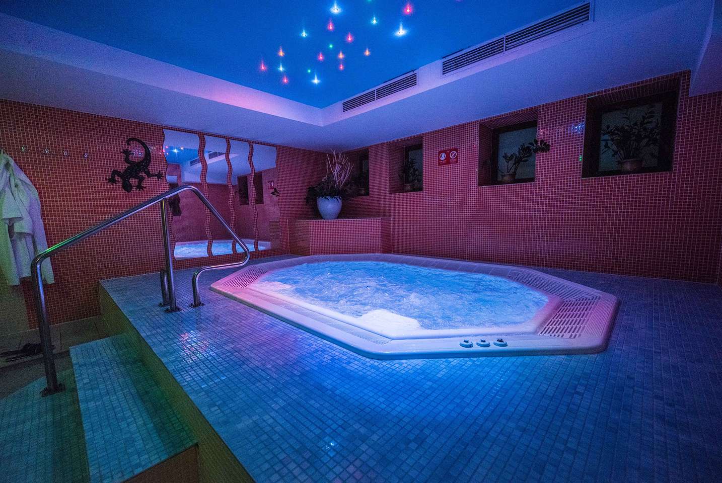 Neobmedzený relax na Liptove v ALEXANDRA WELLNESS HOTELI***+ s kúpaním, polpenziou a možnosťou procedúr