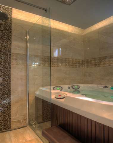 Privátne butikové wellness: fínska sauna, jacuzzi, wellnes sprchy, relax miestnosť s občerstvením