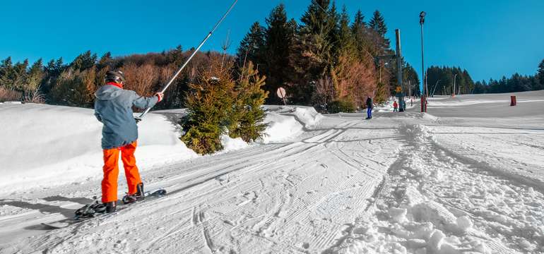 Lyžiarske stredisko SKI Čertov sa nachádza v pohorí Javorníky