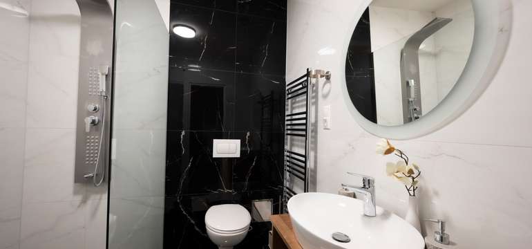 Apartmán s obývačkou, spálňou a predsieňou s kuchynkou