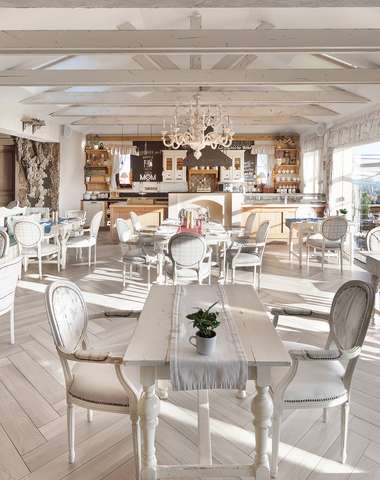 Reštaurácie Boutique Hotela Zlatý Kľúčik – Cle D`Or a Frenchie Terrasse s luxusným interiérom
