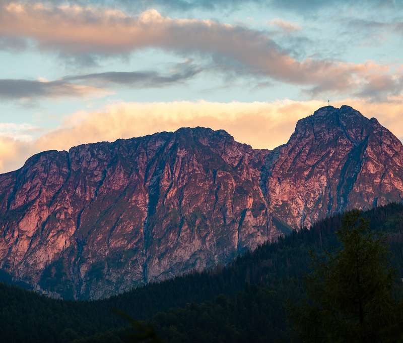 Vrch Giewont připomíná profil ležícího muže