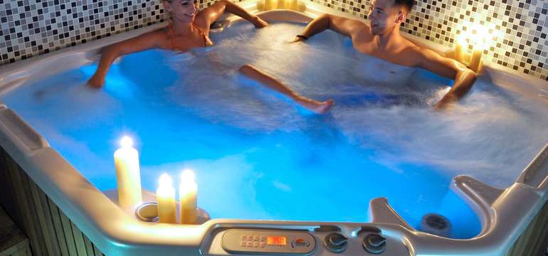 V privátnom wellness nájdete jacuzzi, fínsku saunu, infrasaunu, chladiacu kaďu aj masážne sprchy