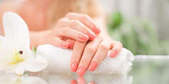 Manikúra klasická, japonská alebo s extra výživou IBX na poškodené nechty / Bratislava – Petržalka