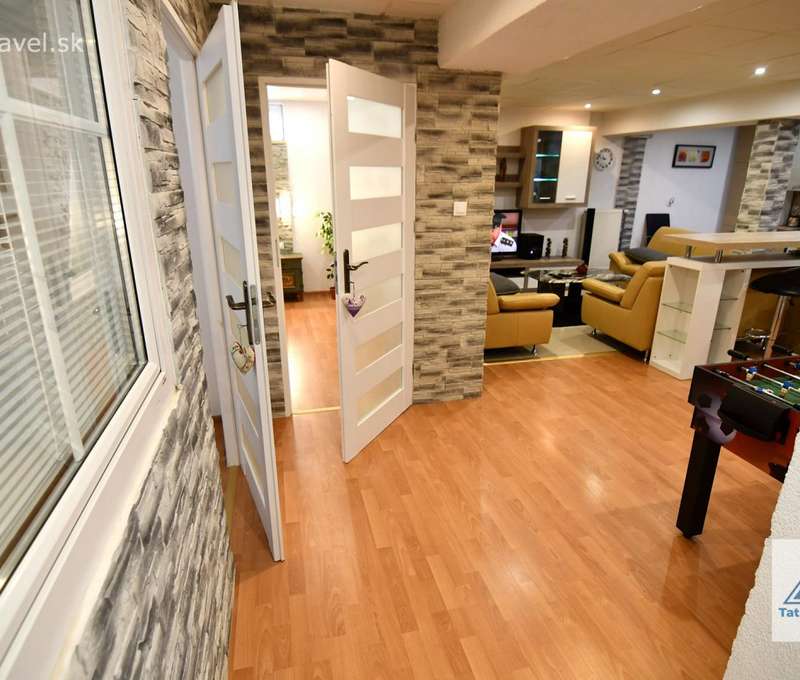 Ubytovanie v spodnom apartmáne DELUXE s 2 spálňami