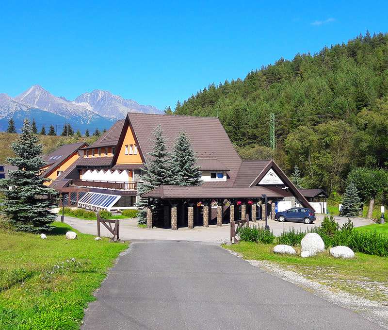 Hotel Sipox se nachází v malebném údolí u obce Štrba, s výhledem na štíty Vysokých Tater