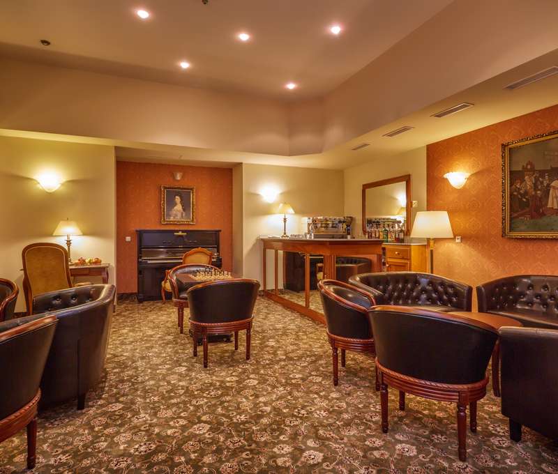 Lobby lounge & bar je otvorený nonstop a ponúka občerstvenie, internet i spoločenské hry