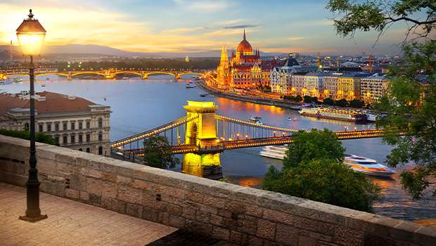 Večerná plavba po Dunaji v budapesti madarsko