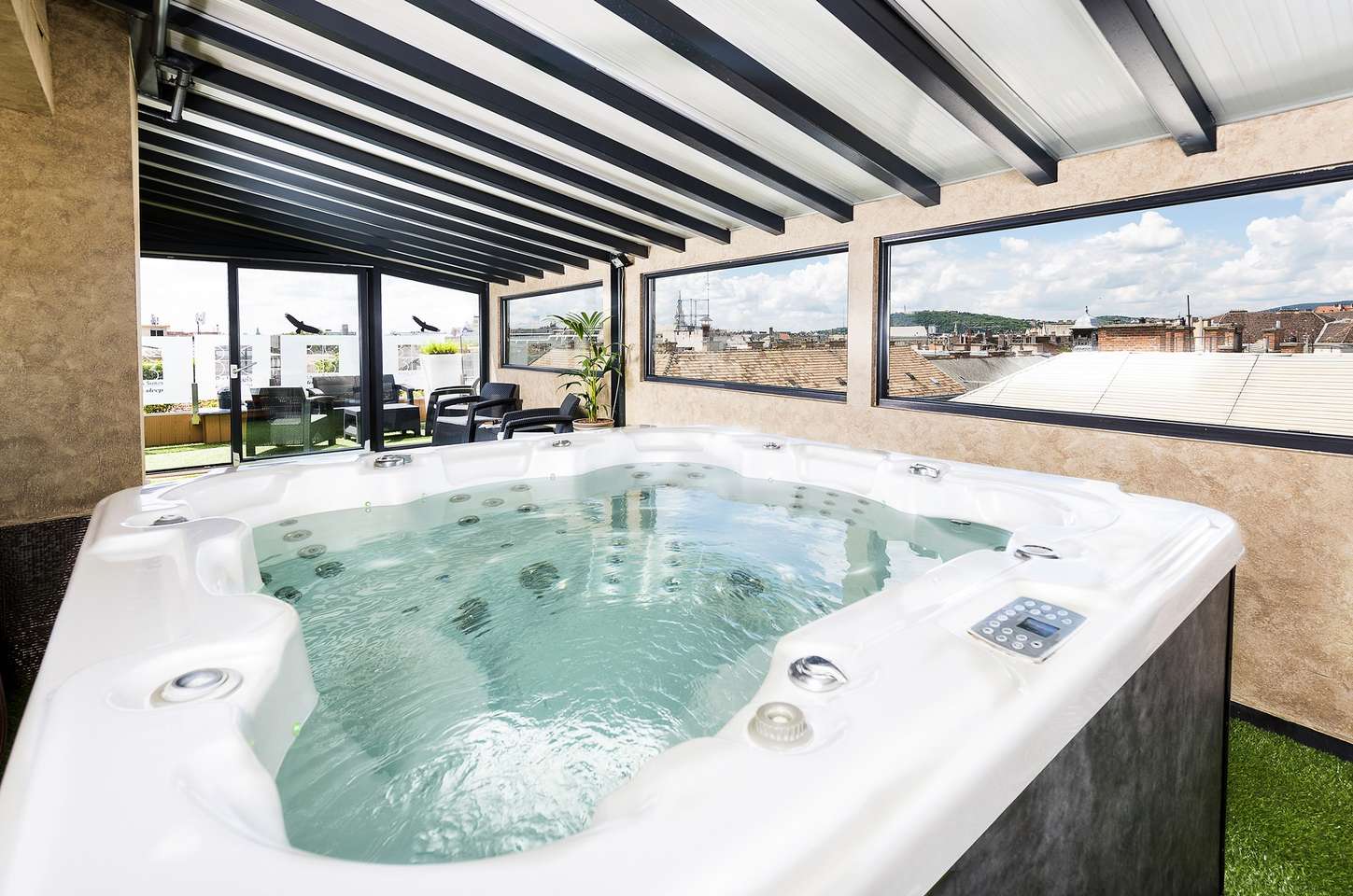 Superior izba hotela Bo33**** v centre Budapešti, strešné wellness, raňajky so sektom a dieťa do 8 rokov zdarma