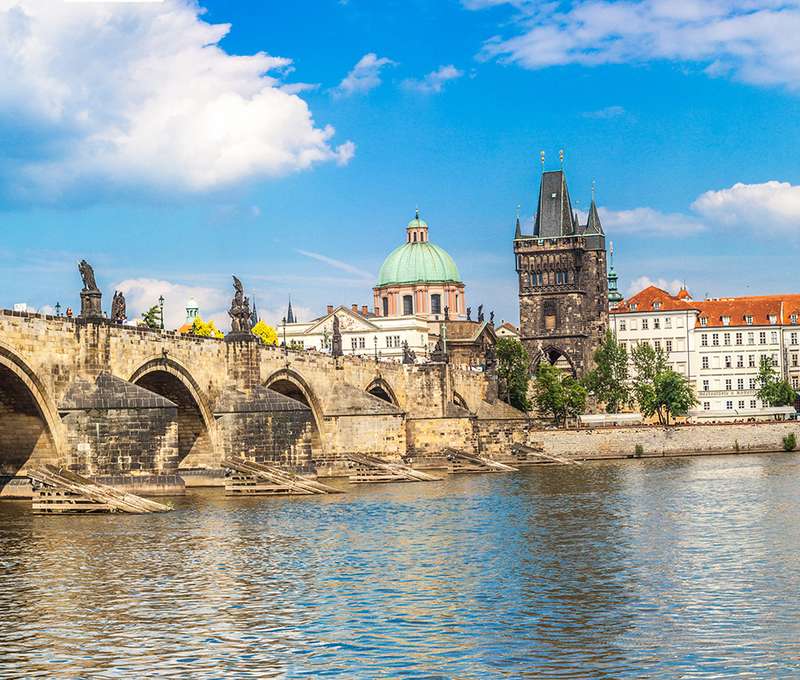 Stovežatá Praha s neobmedzeným vstupom do bazéna