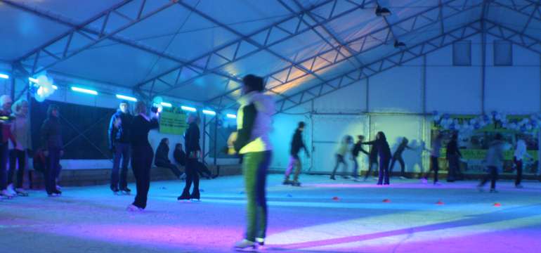Hotelové klzisko 20 x 25 m v zimnej sezóne (cca december – február)