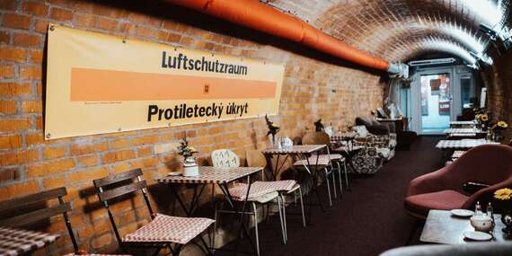 Zážitkový pobyt v tajném atomovém krytu v Brně s prohlídkou, retro snídaní, lahví sektu i únikovou hrou/Brno