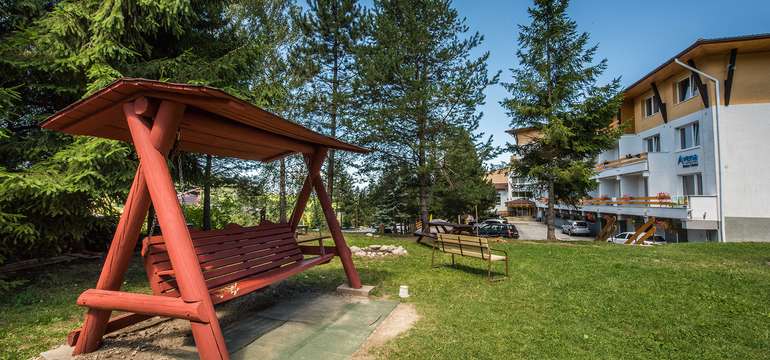 V AVENA RELAX HOTEL***  môžete oddychovať aj na hojdačke