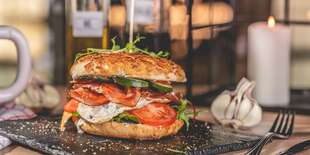 Pražský burger z trhaného bravčového pečeného mäsa