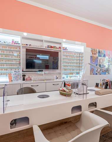 Interiér salónu Nail House: Štúrová 4, Košice