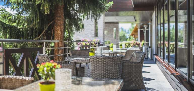  Kontakt Wellness Hotel **** má krásnu terasu