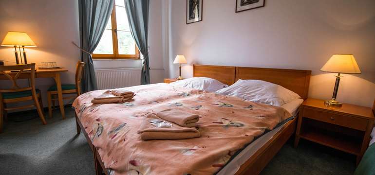 V elegantne zariadených izbách hotela Smokovec*** je TV, telefón, rádio, minibar a vlastná kúpeľňa