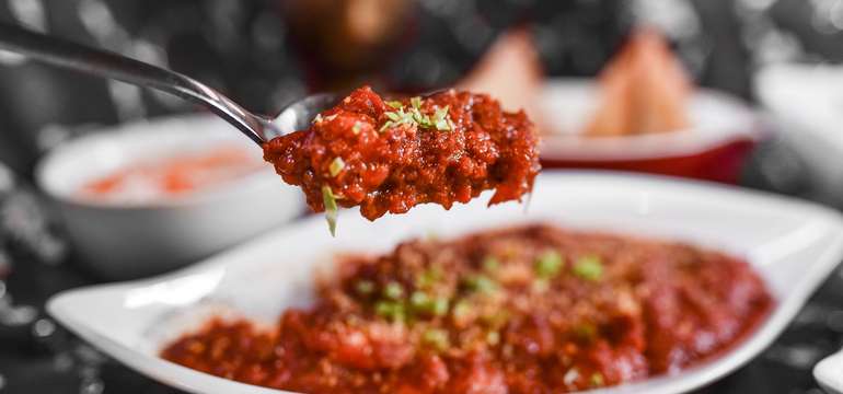 Chicken Vindaloo (150 g kuracie mäso v cibuľovo-kokosovej korenistej omáčke)