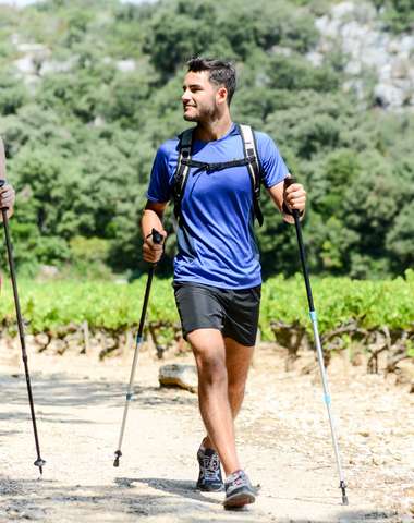 K zapůjčení jsou i Nordic walking hole a vy se pak můžete vydat po nových trasách pro nordic walking