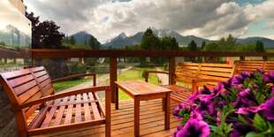 Terasa s výborným výhľadom na Tatry aj na detské ihrisko
