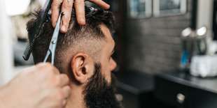 Pánsky strih s úpravou brady, konečným stylingom s kávou zadarmo