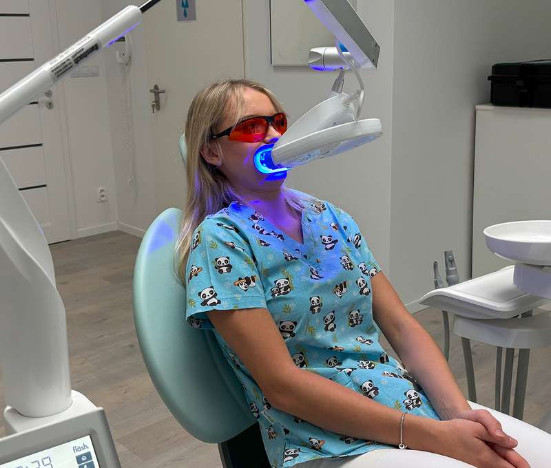 Dentálna hygiena a profesionálne bielenie na klinike Dentmedik