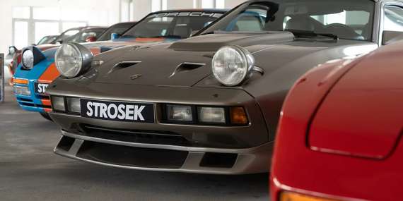 DOUBLE RED CARS MUSEUM - najväčšie automobilové múzeum v srdci Európy: objavte svet automobilových legiend/Brezno