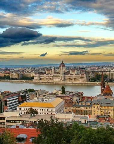 Užívajte si panorámu z vody Dunaja