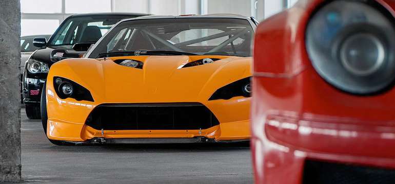 DOUBLE RED CARS MUSEUM: Najväčšie automobilové múzeum v strednej Európe!