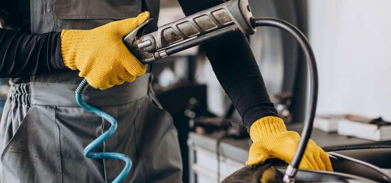 Servis je vybavený najmodernejšou servisnou a diagnostickou technikou