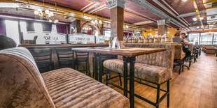 Hall of Kings reštaurácia s parádnym interiérom