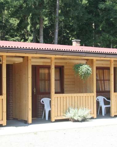 Niektoré chatky alebo apartmánu majú vlastné sociálne zariadenie a sú jednoizbové alebo dvojizbové