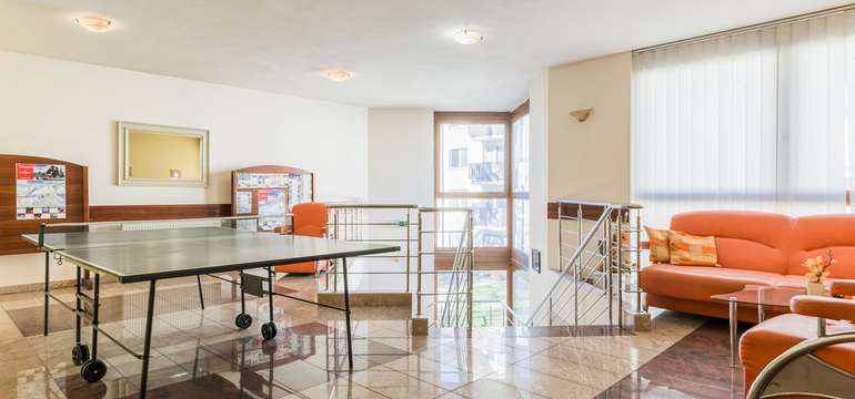  Hotel disponuje kaviarňou, ktorá hosťom ponúka posedenie v príjemnom prostredí a podávanie raňajok