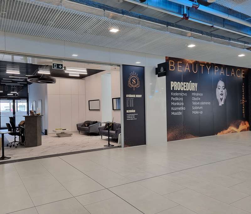 Salón v OC Tehelko v Ružinove