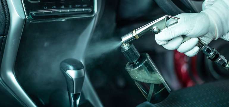 Kompletné umytie interiéru a exteriéru vozidla s prémiovou auto kozmetikou a dezinfekcia ozónom