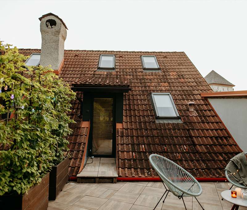 Užijete si nádherné výhľady na mesto z priestrannej terasy